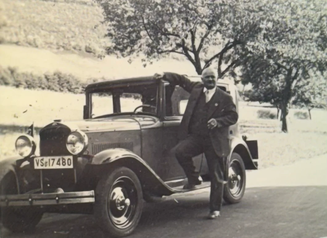 Hch. Werner XII mit Automobil in Langen